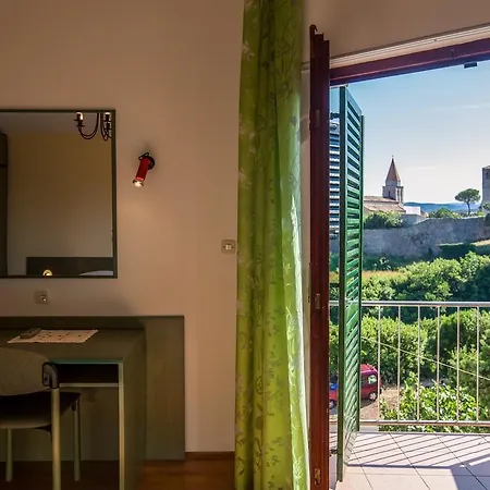 Delfin Daire Krk Town